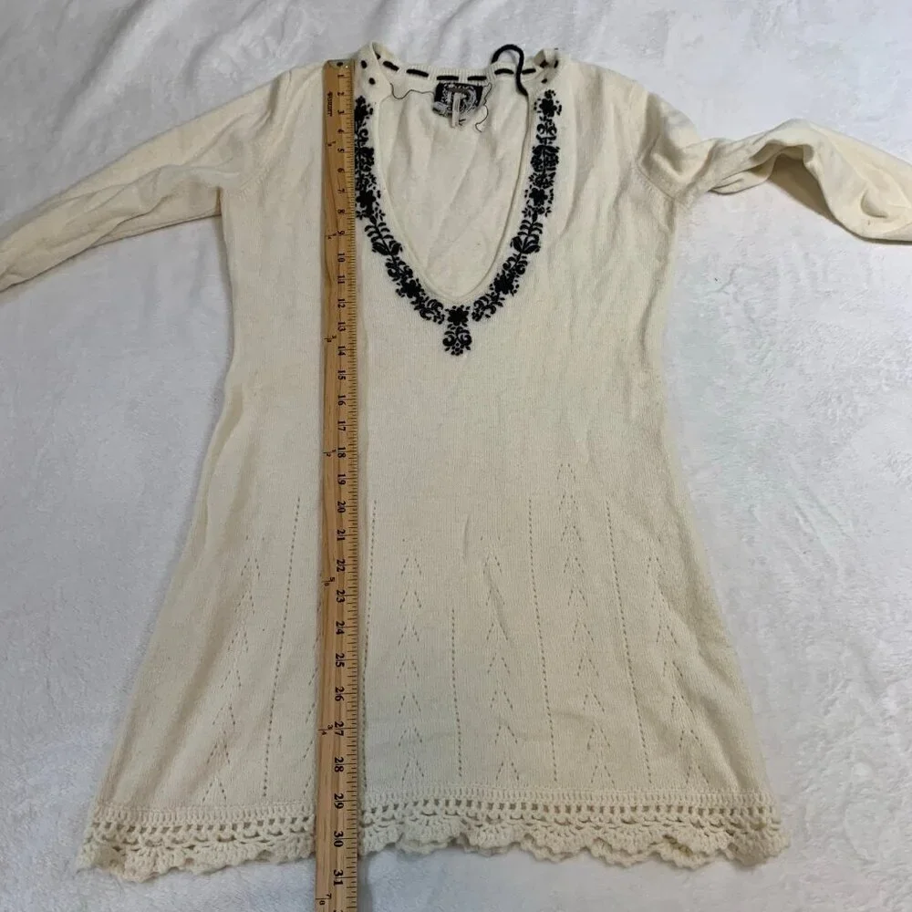 Free People Cream Embroidered Pointelle Crochet‎ Trim V-Neck Sweater Medium